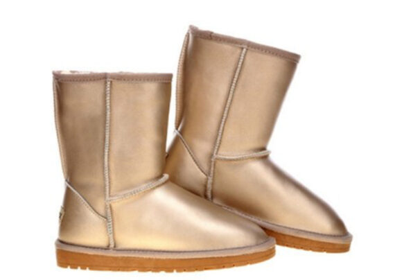 ⁦מגפי האגג דגם מטאלי UGG 5825 METALIC⁩ – תמונה ⁦3⁩