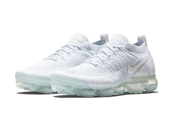 ⁦נעלי נייק-Nike's Air VaporMax 2.0 Triple White⁩ – תמונה ⁦2⁩