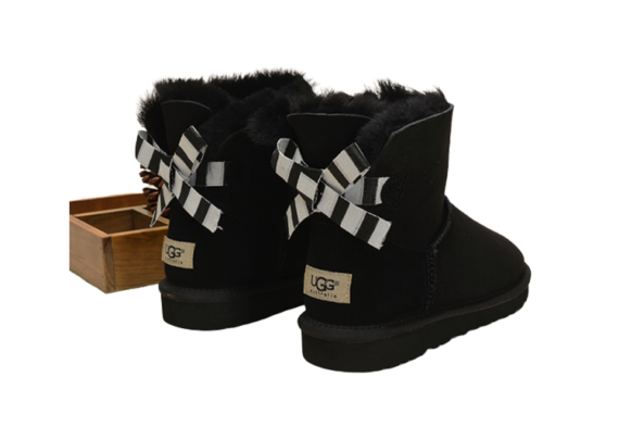 ⁦מגפי האגג דגם 3280 סרט פסים UGG STRIPS BOW⁩ – תמונה ⁦5⁩