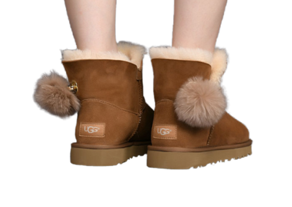 ⁦מגפי האגג דגם מיני פונפונים UGG Mini Pompon⁩ – תמונה ⁦3⁩