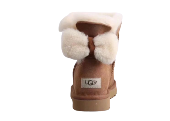 ⁦מגפי האגג דגם פפיון UGG CLASSIC SHORT BOOT PAPILLON⁩ – תמונה ⁦4⁩