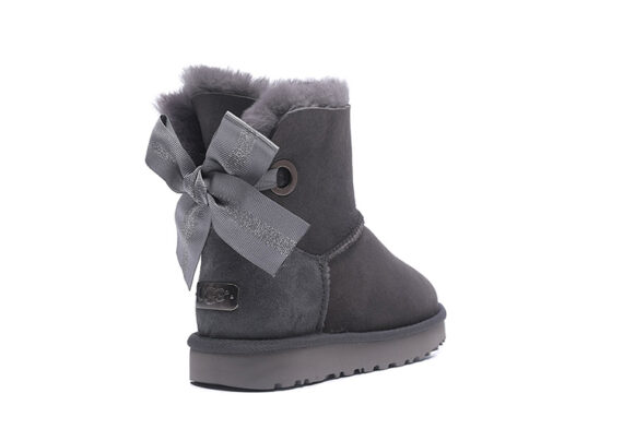 ⁦מגפי האגג דגם ביילי מיני סרט נוצץ UGG BAILEY MINI⁩ – תמונה ⁦3⁩