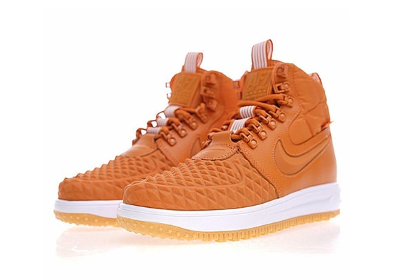 ⁦נעלי נייק-NIKE AIR LF1 DUCKBOOT ORANGE⁩ – תמונה ⁦2⁩