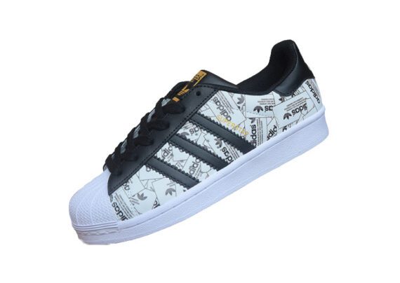 ⁦נעלי אדידס-ADIDAS Stan Smith - Black & Logo Print⁩ – תמונה ⁦3⁩