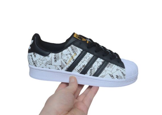 ⁦נעלי אדידס-ADIDAS Stan Smith - Black & Logo Print⁩ – תמונה ⁦4⁩