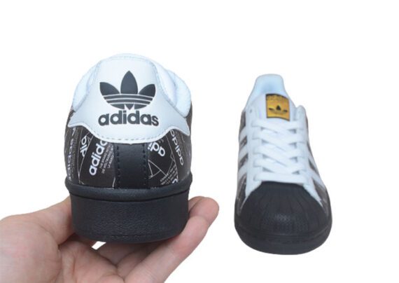 ⁦נעלי אדידס-ADIDAS Stan Smith - Black-Logo Print & Gold Logo⁩ – תמונה ⁦7⁩