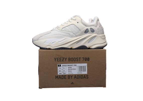 ⁦נעלי אדידס-Adidas Yeezy Boost 700-Silver⁩ – תמונה ⁦4⁩