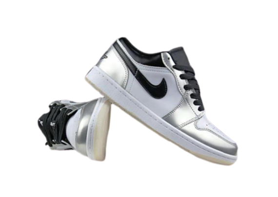 ⁦נעלי נייק-NIKE AIR JORDAN 1 LOW -SILVER-BLACK-WHITE⁩ – תמונה ⁦3⁩