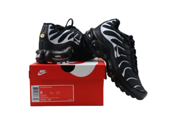 ⁦נעלי נייק-NIKE AIR MAX PLUS TN-BLACK-GRAY LOGO⁩ – תמונה ⁦3⁩