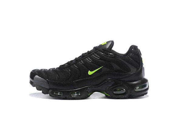 נעלי נייק-NIKE AIR MAX PLUS TN-BLACK-GREEN LOGO