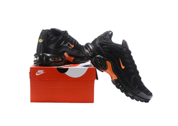 ⁦נעלי נייק-NIKE AIR MAX PLUS TN-BLACK-ORANGE COMBO⁩ – תמונה ⁦3⁩