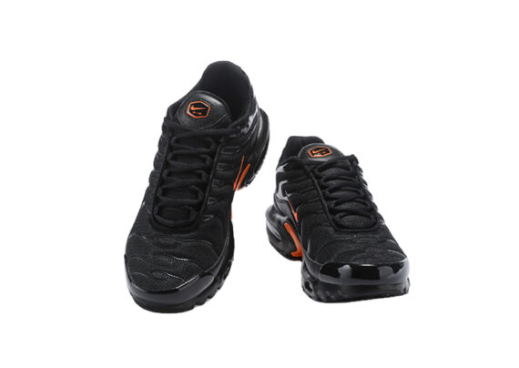 ⁦נעלי נייק-NIKE AIR MAX PLUS TN-BLACK-ORANGE COMBO⁩ – תמונה ⁦2⁩