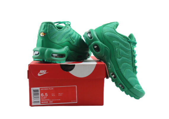 ⁦נעלי נייק-NIKE AIR MAX PLUS TN-FOREST GREEN⁩ – תמונה ⁦3⁩