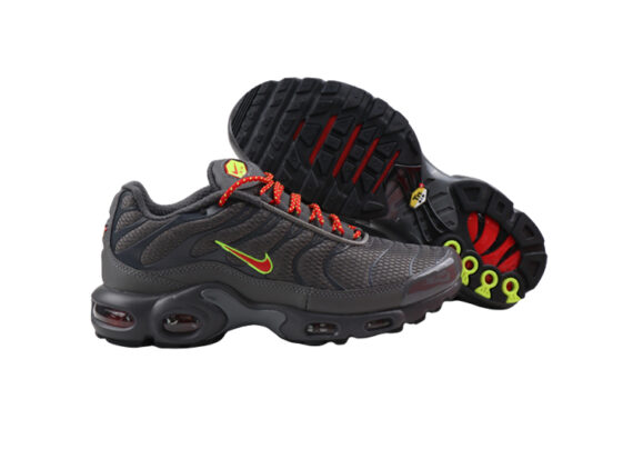 ⁦נעלי נייק-NIKE AIR MAX PLUS TN-GRAY-GREEN -RED LOGO⁩ – תמונה ⁦3⁩