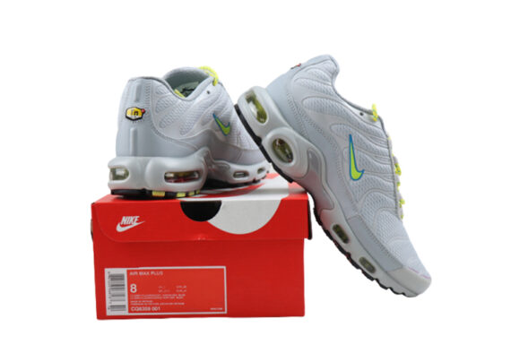 ⁦נעלי נייק-NIKE AIR MAX PLUS TN-LIGHT GRAY-YELLOW LOGO⁩ – תמונה ⁦3⁩