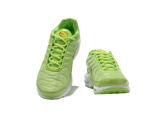 ⁦נעלי נייק-NIKE AIR MAX PLUS TN-LIGHT GREEN⁩ – תמונה ⁦3⁩