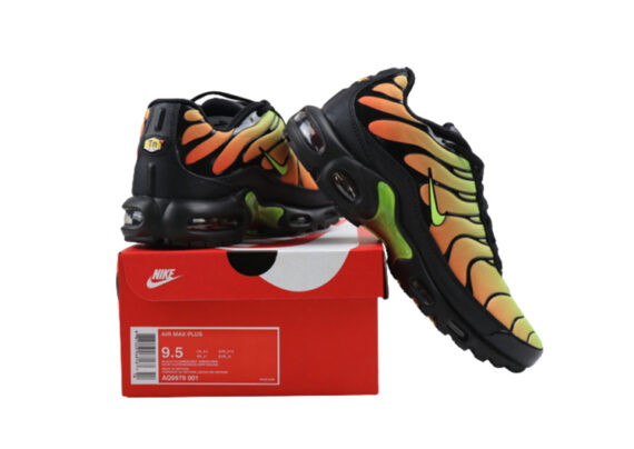 ⁦נעלי נייק-NIKE AIR MAX PLUS TN-LIGHT GREEN-BLACK⁩ – תמונה ⁦3⁩