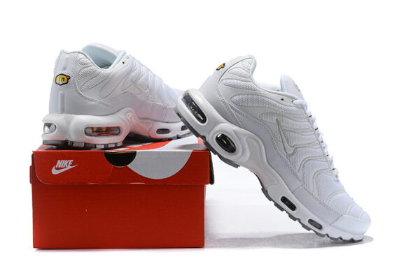 ⁦נעלי נייק-NIKE AIR MAX PLUS TN-WHITE⁩ – תמונה ⁦2⁩