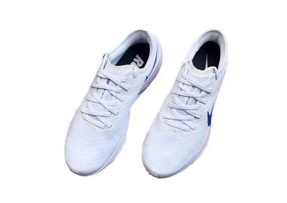 ⁦נעלי נייק-NIKE AIR ZOOM PEGASUS 36 - White & Blue Logo⁩ – תמונה ⁦6⁩