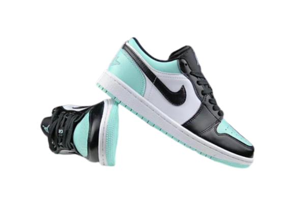 ⁦נעלי נייק-NIKE AIR JORDAN 1 LOW WHITE-BLACK-LIGHT BLUE⁩ – תמונה ⁦5⁩