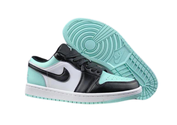 ⁦נעלי נייק-NIKE AIR JORDAN 1 LOW WHITE-BLACK-LIGHT BLUE⁩ – תמונה ⁦3⁩