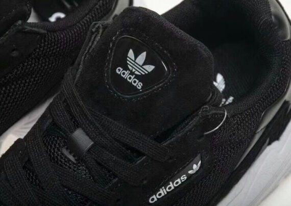 ⁦נעלי אדידס-ADIDAS YUNG-1 –  Black - White Logo⁩ – תמונה ⁦8⁩