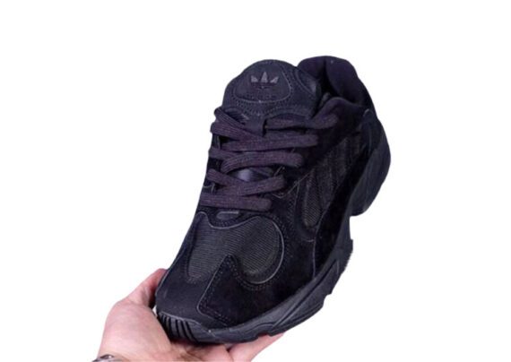 ⁦נעלי אדידס-ADIDAS YUNG-1 –  Full Black⁩ – תמונה ⁦3⁩