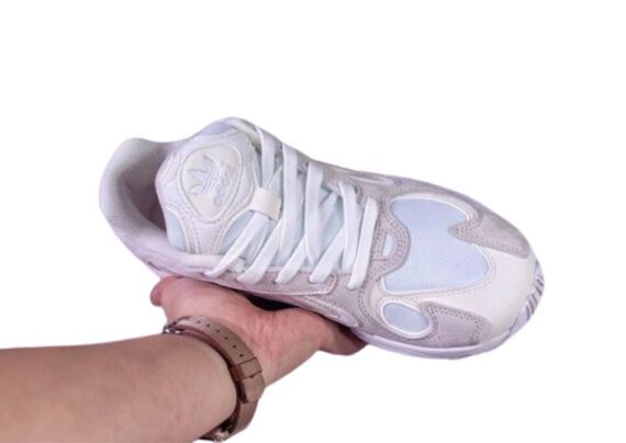 ⁦נעלי אדידס-ADIDAS YUNG-1 –  Light Gray⁩ – תמונה ⁦5⁩