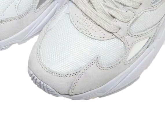 ⁦נעלי אדידס-ADIDAS YUNG-1 –  White - Light Gray⁩ – תמונה ⁦7⁩