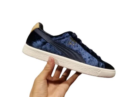 ⁦נעלי פומה- PUMA CLYDE x EXTRA BUTTER-Velvet Color Tangaroa⁩ – תמונה ⁦2⁩