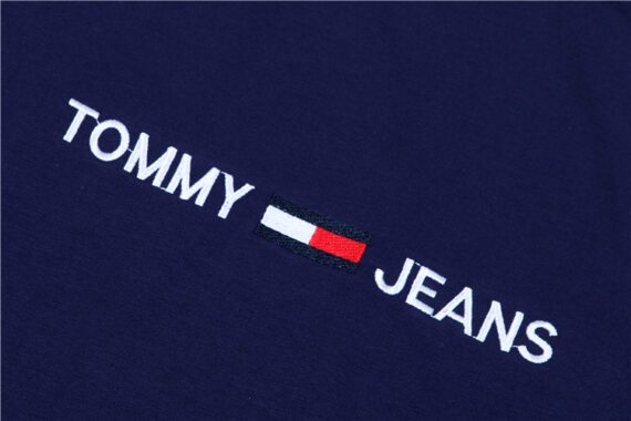 ⁦טומי הילפיגר-TOMMY TSHIRT MEN'S - NAVY BLUE⁩ – תמונה ⁦6⁩