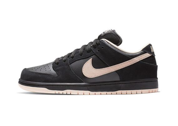 נעליי נייק-NIKE SB DUNK LOW PRO QS - Black & Wafer Logo