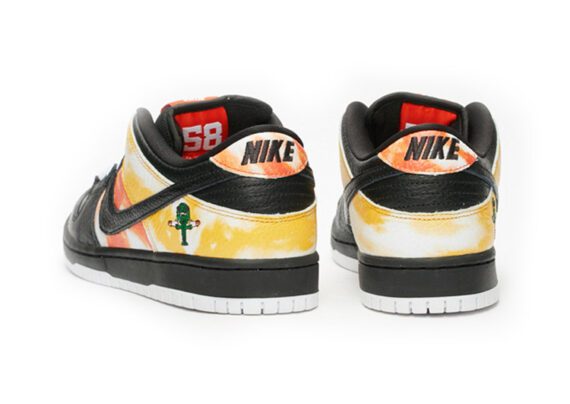 ⁦נעליי נייק-NIKE SB DUNK LOW PRO QS - Black & Yellow Sunshade⁩ – תמונה ⁦4⁩