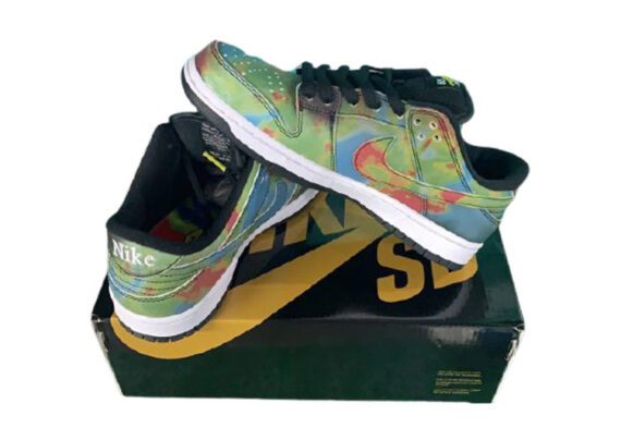 ⁦נעליי נייק-NIKE SB DUNK LOW PRO QS - Dark Sea Green & White⁩ – תמונה ⁦2⁩