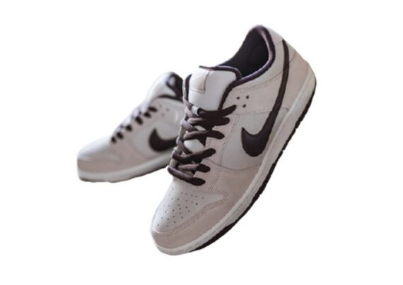 ⁦נעליי נייק-NIKE SB DUNK LOW PRO QS - Dusty Grey & Livid Brown⁩ – תמונה ⁦2⁩