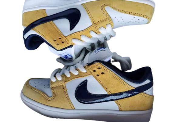 ⁦נעליי נייק-NIKE SB DUNK LOW PRO QS - Laser & White⁩ – תמונה ⁦3⁩