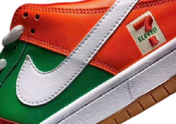 ⁦נעליי נייק-NIKE SB DUNK LOW PRO QS - Red - Green & White⁩ – תמונה ⁦3⁩