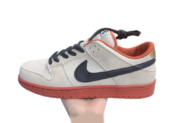 נעליי נייק-NIKE SB DUNK LOW PRO QS - Terra Cotta - Black & White