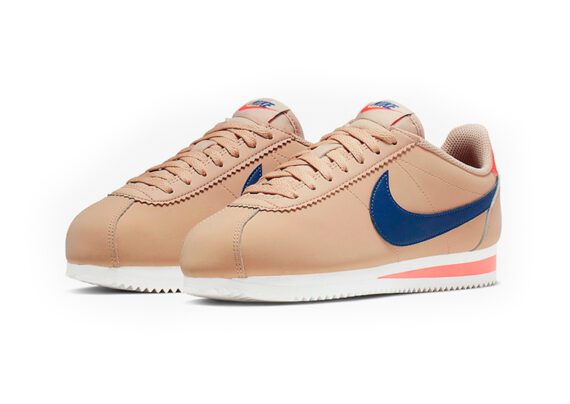 ⁦נעלי נייק-Nike Classic Cortez -Desert_Bright_Crimson_Deep_Royal_Blue⁩ – תמונה ⁦2⁩