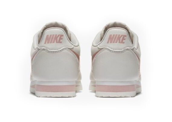 ⁦נעלי נייק-Nike Classic Cortez - Gold_Particle_Pink_Summit_White⁩ – תמונה ⁦4⁩