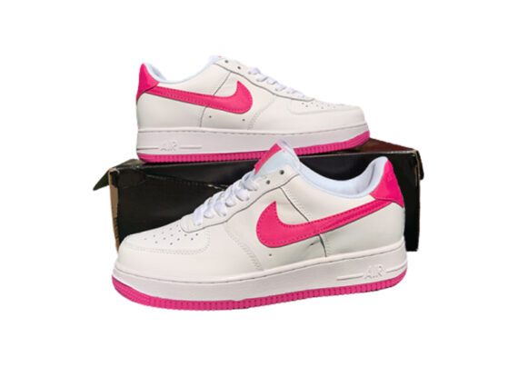 ⁦נעלי נייק -Nike Air Force 1 Low SPRING WOOD-WILD STRAWBERRY⁩ – תמונה ⁦2⁩