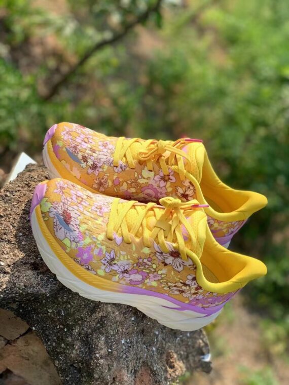 ⁦נעלי הוקה-HOKA ONE ONE Clifton 8 Yellow⁩ – תמונה ⁦5⁩