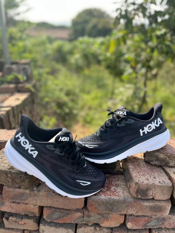 ⁦נעלי הוקה-HOKA ONE ONE Clifton 9 White Black⁩ – תמונה ⁦5⁩