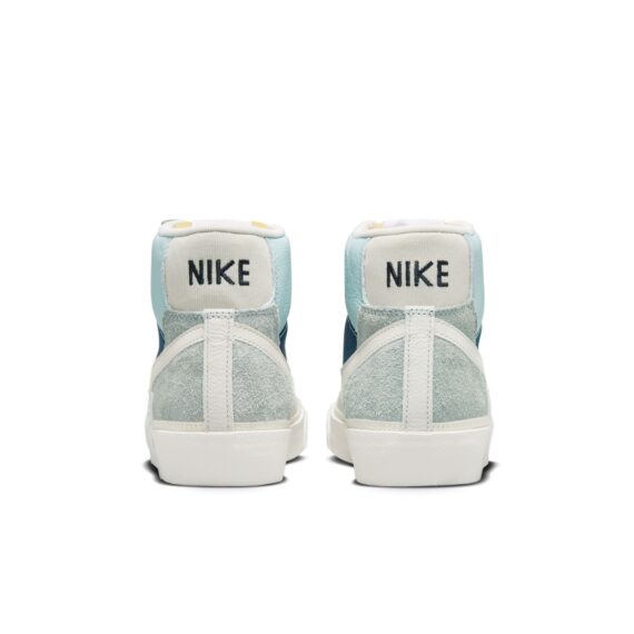 ⁦נייק בלייזר גבוהות- NIKE BLAZER MID '77 MICA GREEN LIGHT BONE⁩ – תמונה ⁦2⁩