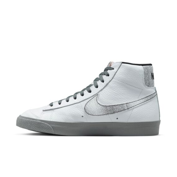 ⁦נייק בלייזר גבוהות- NIKE BLAZER MID '77 WHITE GREY⁩ – תמונה ⁦5⁩