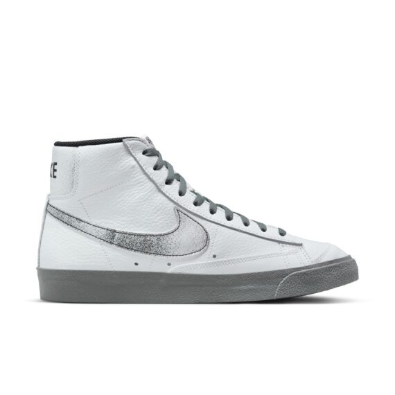 נייק בלייזר גבוהות- NIKE BLAZER MID '77 WHITE GREY