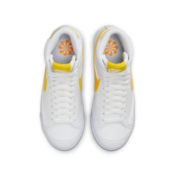 ⁦נייק בלייזר גבוהות- NIKE BLAZER MID '77 WHITE YELLOW⁩ – תמונה ⁦4⁩