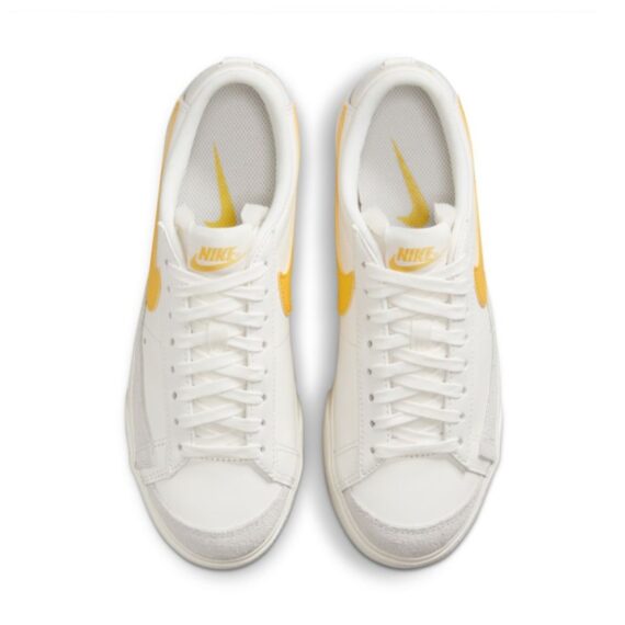 ⁦נייק בלייזר-NIKE BLAZER LOW '77 VINTAGE WHITE YELLOW⁩ – תמונה ⁦4⁩