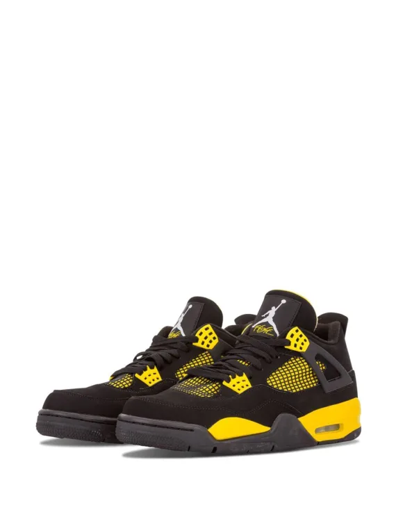 ⁦NIKE Air Jordan 4 Retro "Thunder" sneakers⁩ – תמונה ⁦2⁩