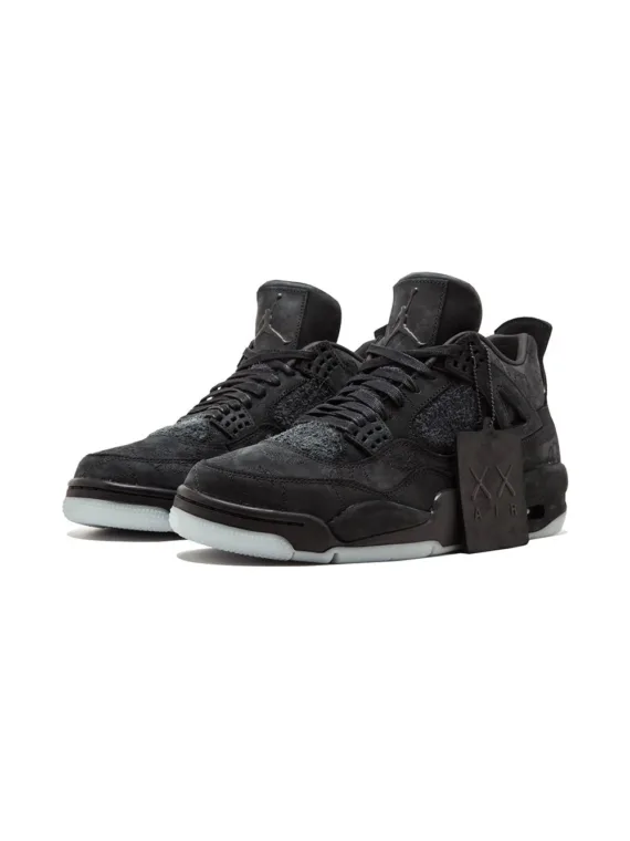 ⁦NIKE Jordan x Kaws Air Jordan 4 Retro "Black" sneakers⁩ – תמונה ⁦2⁩